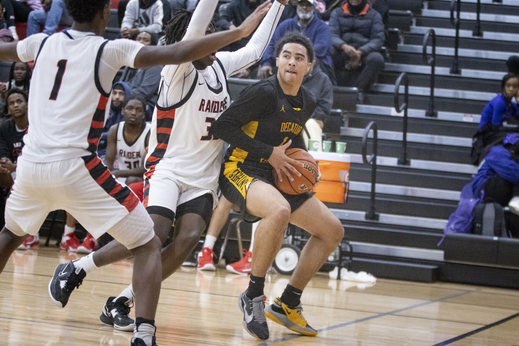 112322-dec-spt-eisenhower-basketball_05.JPG